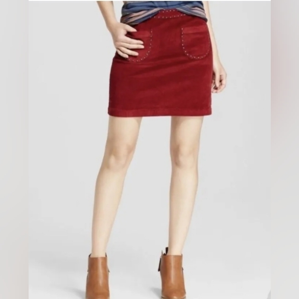 NWOT - Mossimo Faux Suede Studded Burgundy Mini Skirt Size 00 - Picture 1 of 4